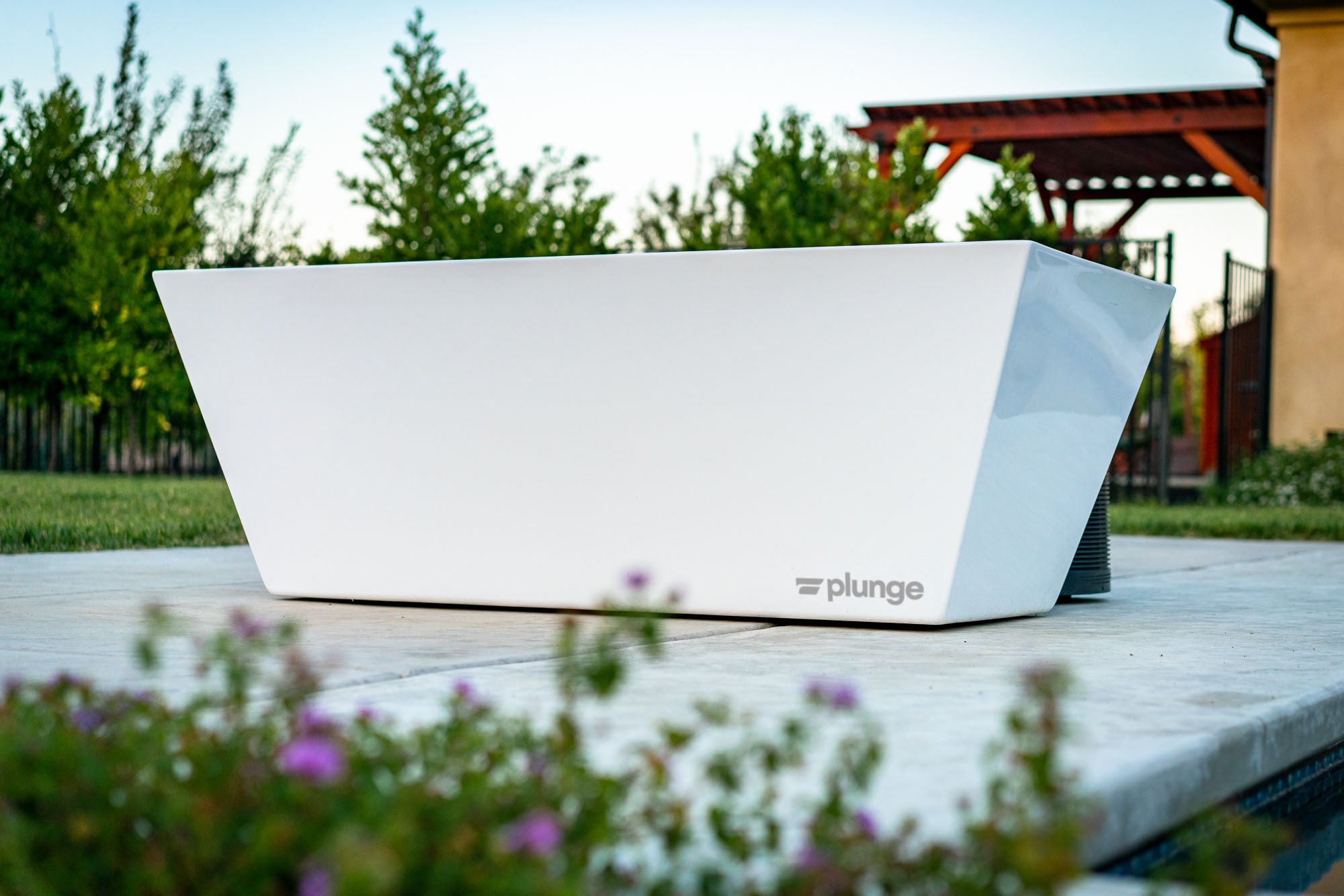 plunge tub outside
